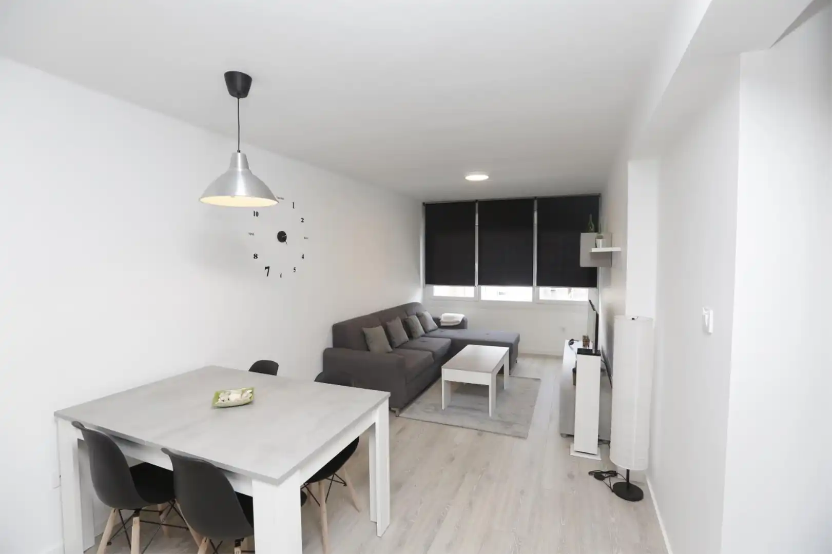 Piso en venta en Avenida de Castrelos, 190, As Travesas - Balaídos Sala de estar de Piso en venta en Vigo con Amueblado y Videoportero