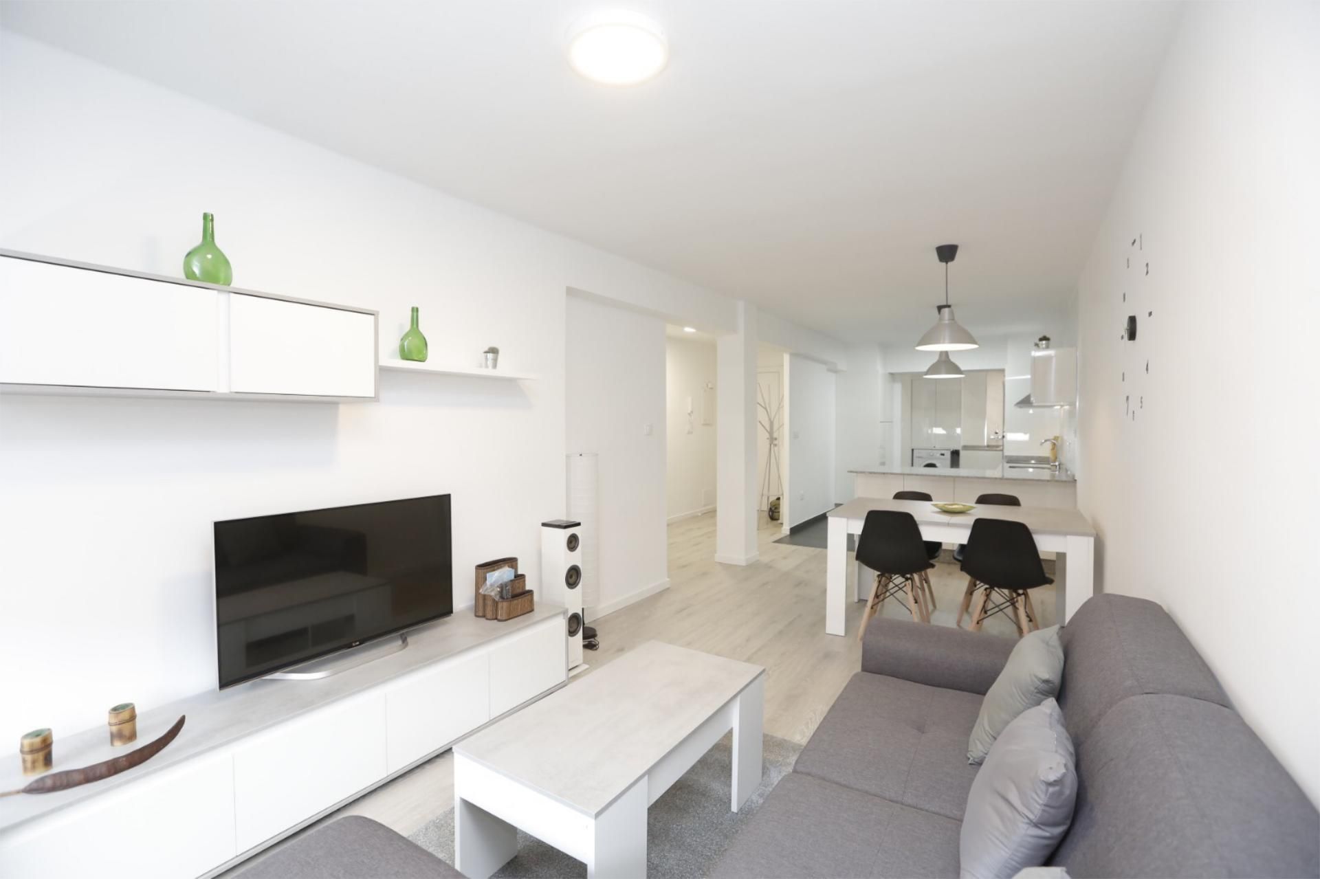 Living room of Flat for sale in Vigo   with Furnished, Oven and Washing machine