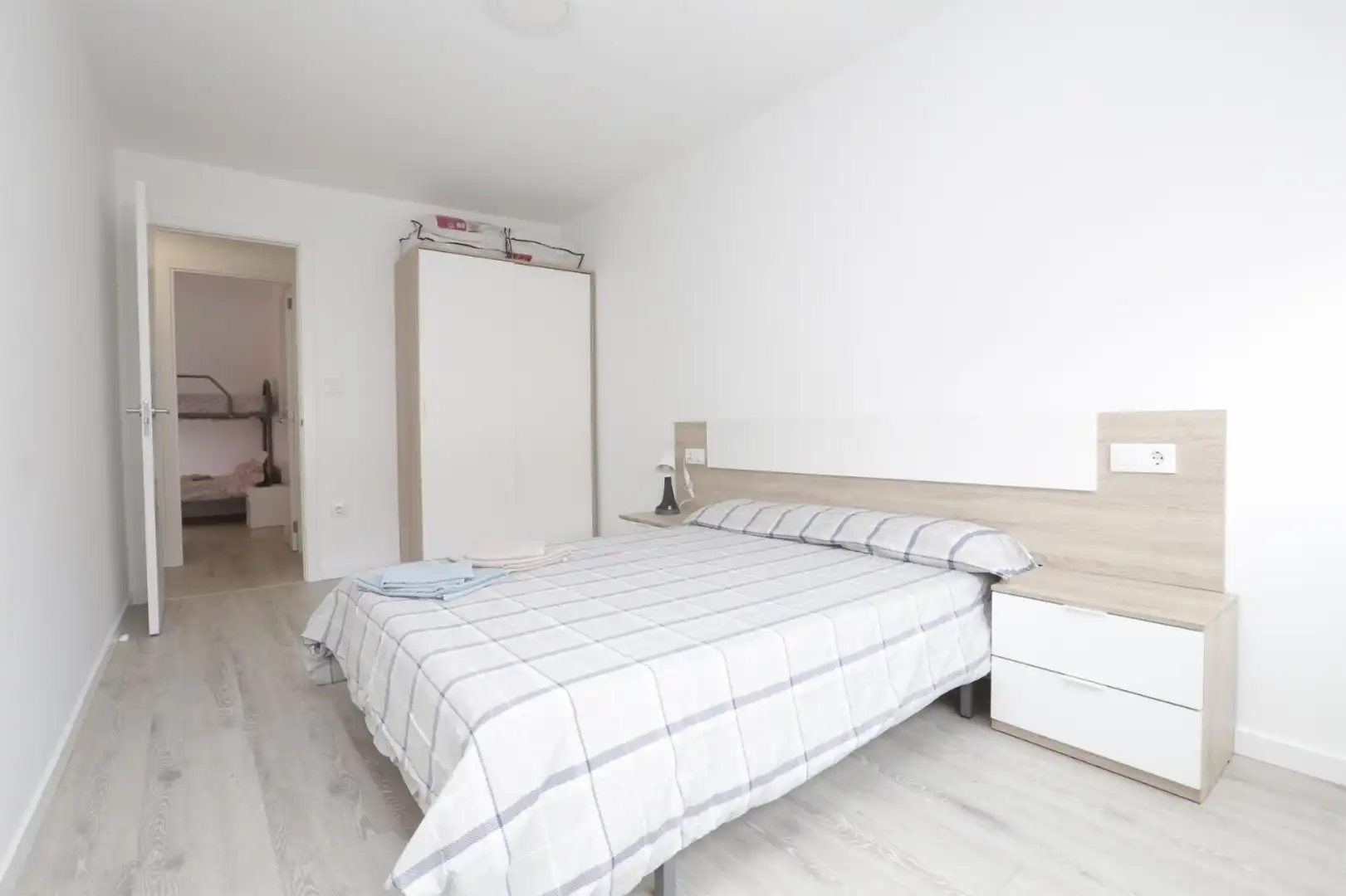 Piso en venta en Avenida de Castrelos, 190, As Travesas - Balaídos Habitación de Piso en venta en Vigo con Amueblado y Videoportero