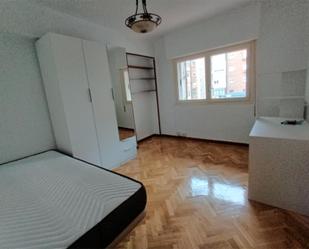 Bedroom of Flat to share in  Madrid Capital  with Heating, Parquet flooring and Terrace