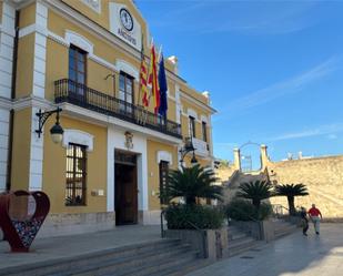 Vista exterior de Pis en venda en Burjassot amb Terrassa i Balcó