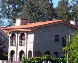 Vista exterior de Casa o xalet en venda en Vigo  amb Terrassa i Balcó