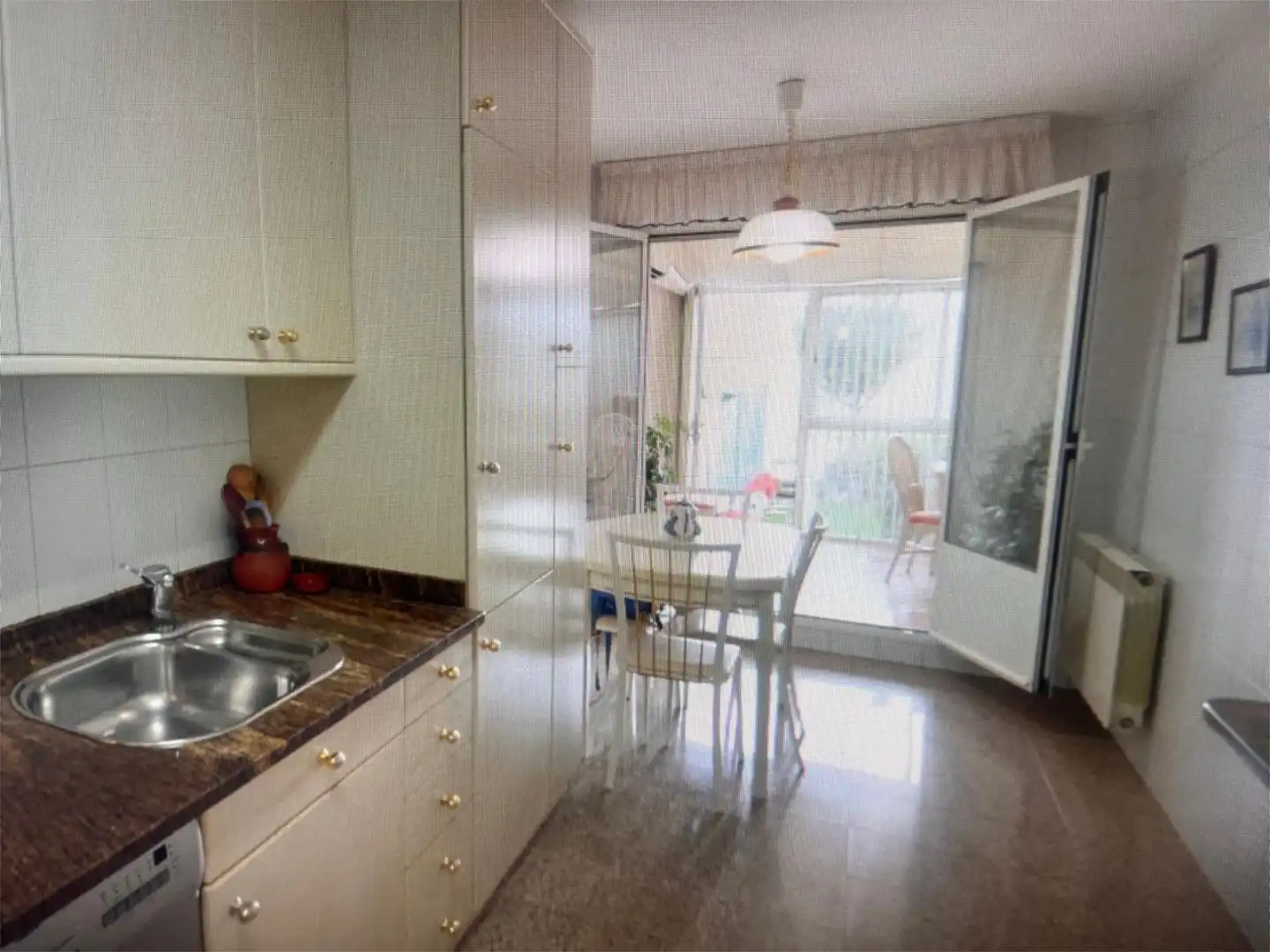 Casa adosada en venta en Calle Aranegi, 96, Zizur Mayor / Zizur Nagusia Cocina de Casa adosada en venta en Zizur Mayor / Zizur Nagusia con Aire acondicionado, Terraza y Piscina