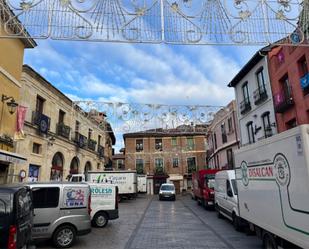 Vista exterior de Loft en venda en León Capital  amb Parquet, Traster i Moblat