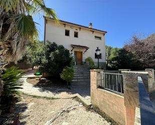 Vista exterior de Casa o xalet en venda en Begues amb Aire condicionat, Terrassa i Piscina