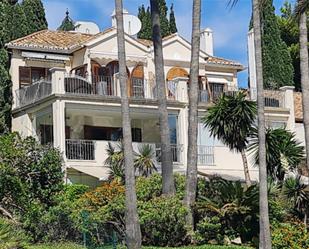 Exterior view of Single-family semi-detached for sale in Estepona  with Air Conditioner, Terrace and Balcony