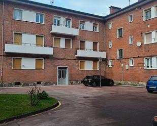 Vista exterior de Pis en venda en San Martín del Rey Aurelio amb Terrassa, Forn i Rentadora