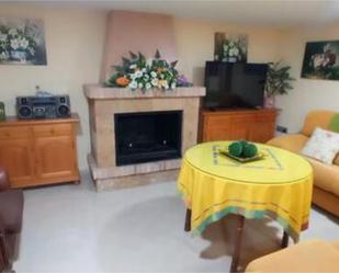 Living room of Single-family semi-detached for sale in  Jaén Capital  with Heating, Private garden and Terrace