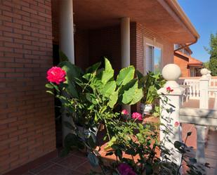 Jardí de Casa o xalet en venda en Villalbilla amb Aire condicionat, Terrassa i Piscina