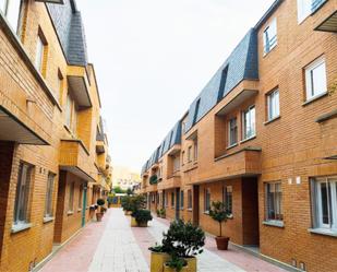 Vista exterior de Casa o xalet en venda en Guadalajara Capital amb Aire condicionat i Terrassa