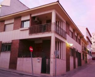 Vista exterior de Casa adosada en venda en Priego de Córdoba amb Aire condicionat, Calefacció i Terrassa