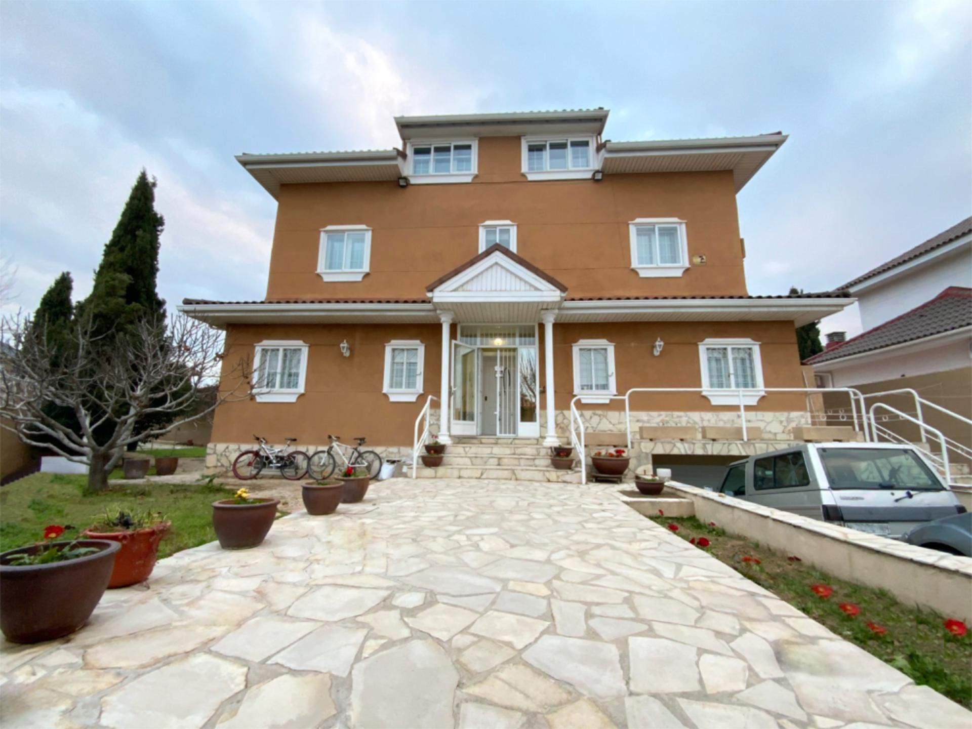 Exterior view of House or chalet for sale in Meco  with Air Conditioner, Heating and Private garden