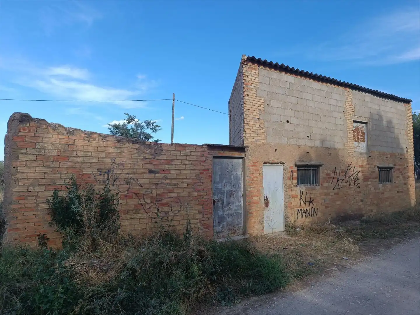 Vista exterior de Nave industrial en venta en Requena