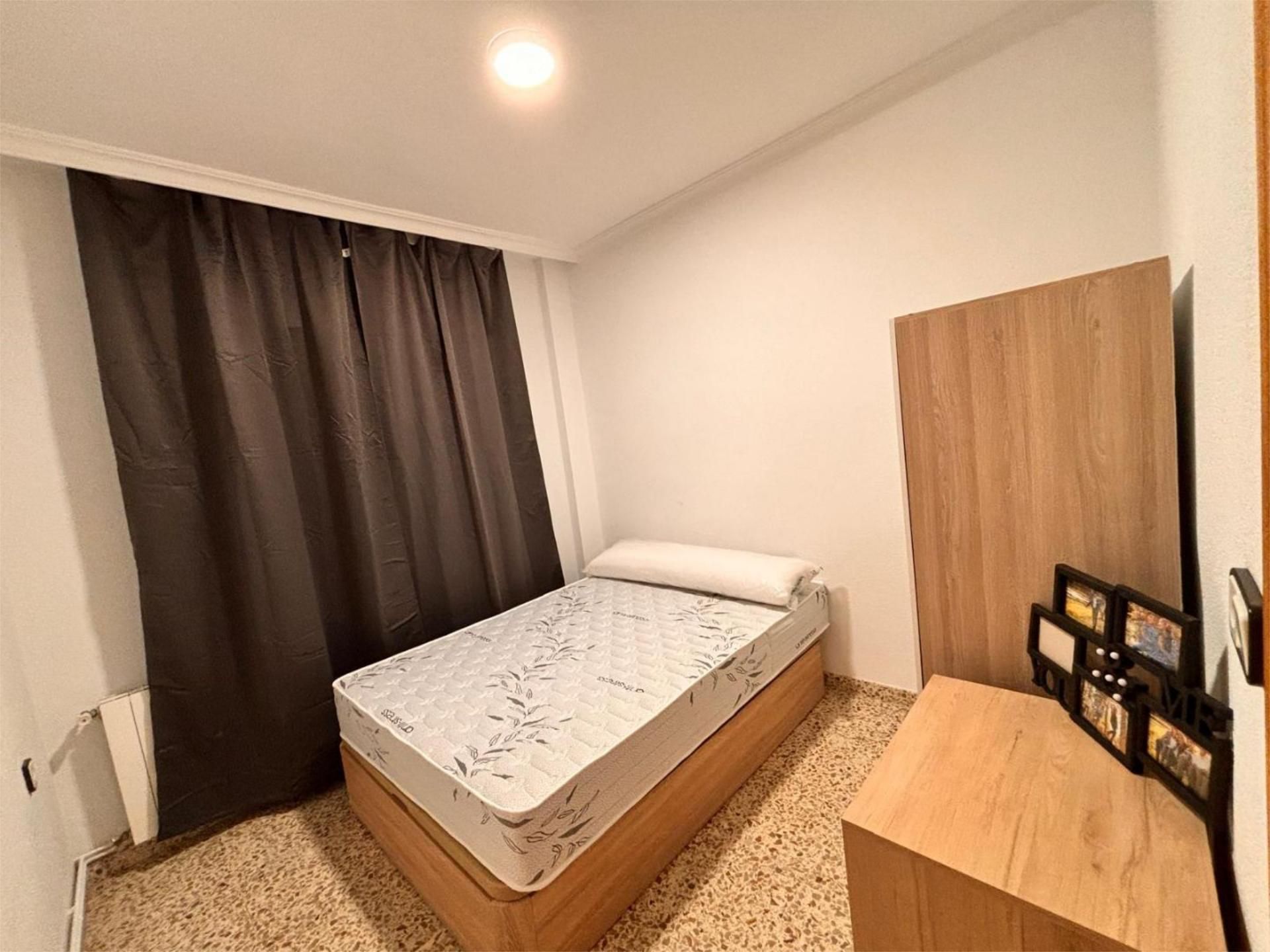 Bedroom of Flat to share in Caudete  with Air Conditioner, Heating and Furnished