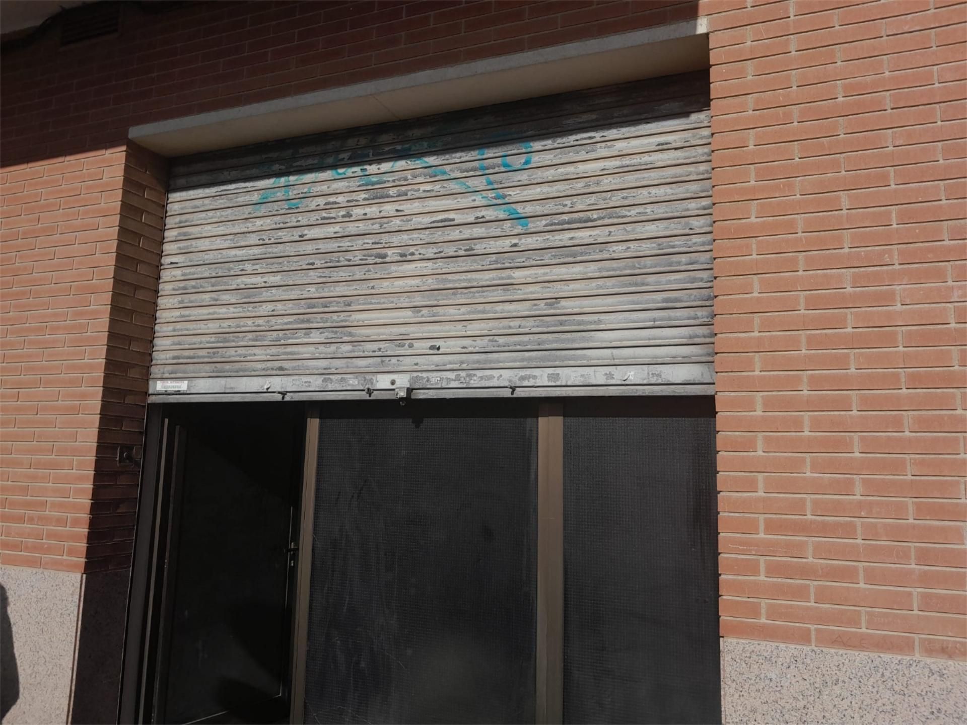 Vista exterior de Local en venta en Sant Boi de Llobregat