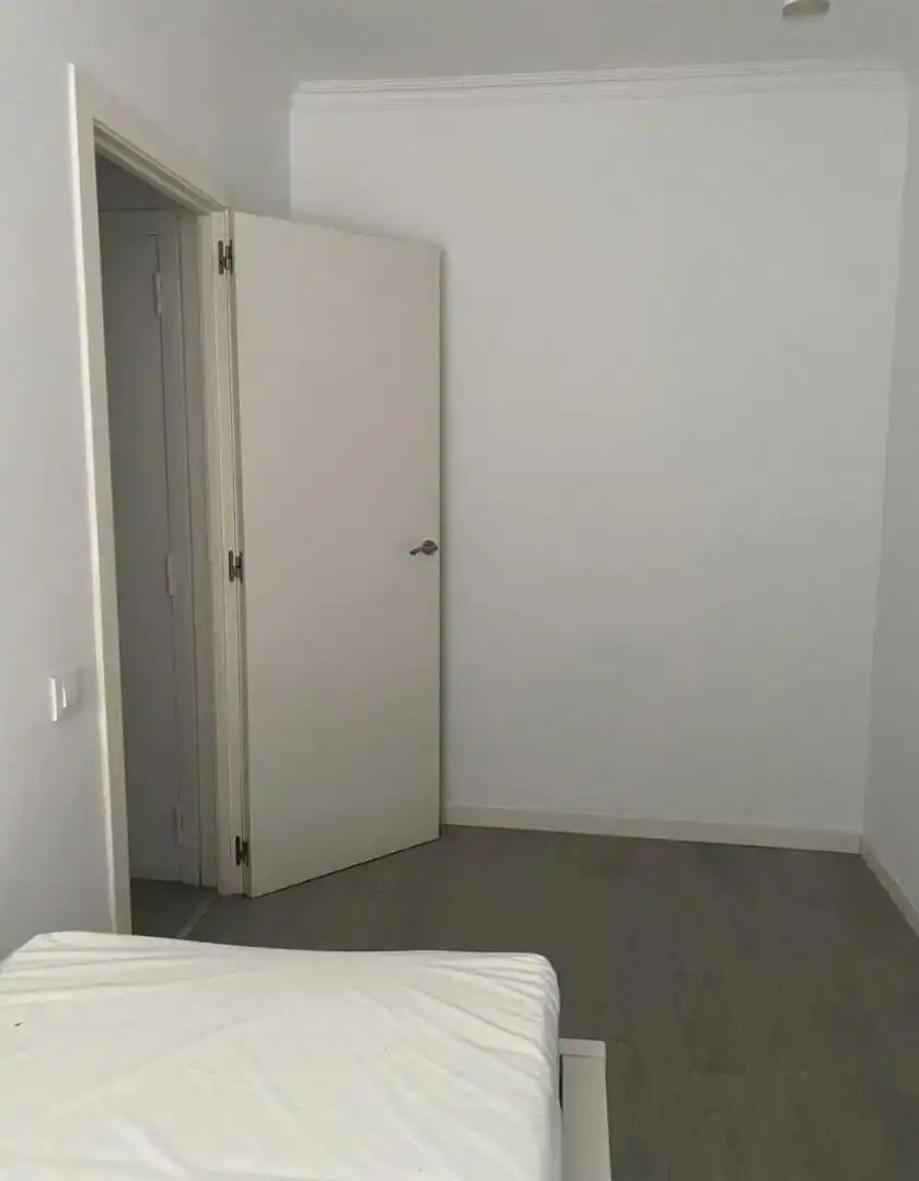 Zimmer in Carrer de la Riera Blanca, 128, La Torrassa Schlafzimmer von Wohnung zur untervermieten in L'Hospitalet de Llobregat mit Terrasse, Möbliert und Ofen