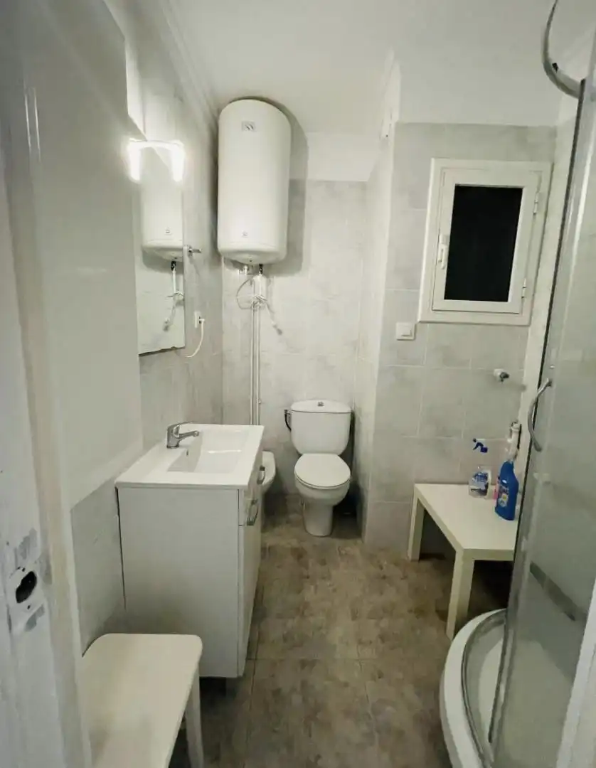 Zimmer in Carrer de la Riera Blanca, 128, La Torrassa Badezimmer von Wohnung zur untervermieten in L'Hospitalet de Llobregat mit Terrasse, Möbliert und Ofen