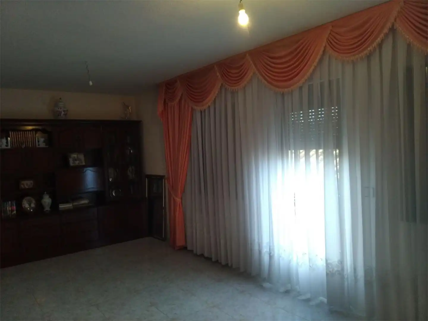 Sala d'estar de Casa o xalet en venda en San Esteban de la Sierra amb Calefacció, Moblat i Balcó