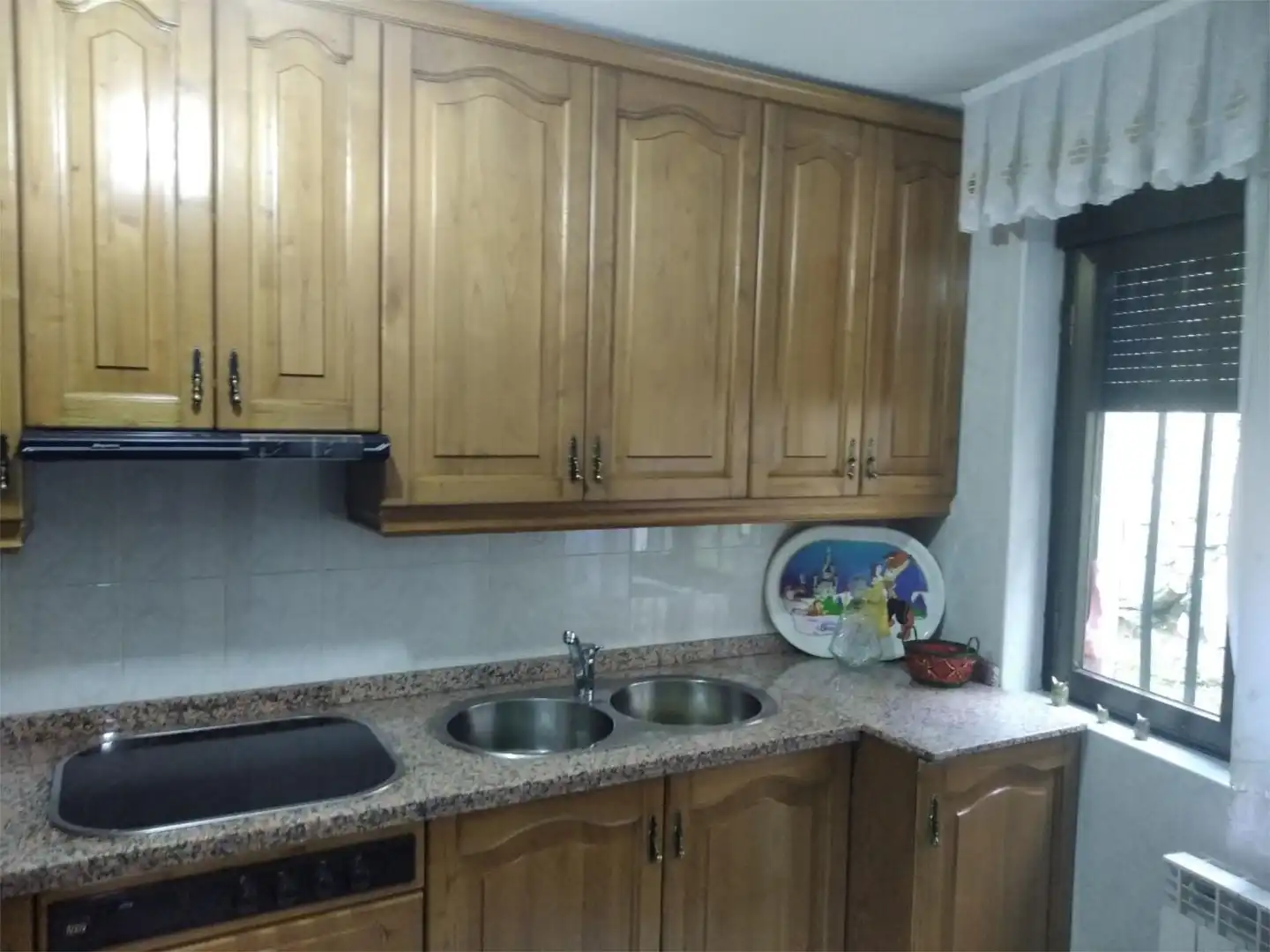 Cuina de Casa o xalet en venda en San Esteban de la Sierra amb Calefacció, Moblat i Balcó