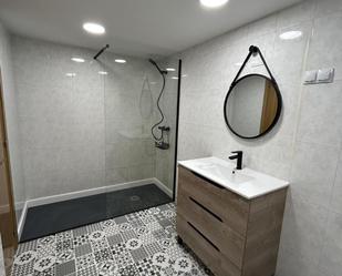 Bathroom of Flat to rent in Ourense Capital   with Heating, Furnished and Oven