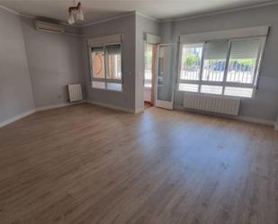 Living room of Flat for sale in  Albacete Capital  with Air Conditioner, Parquet flooring and Terrace