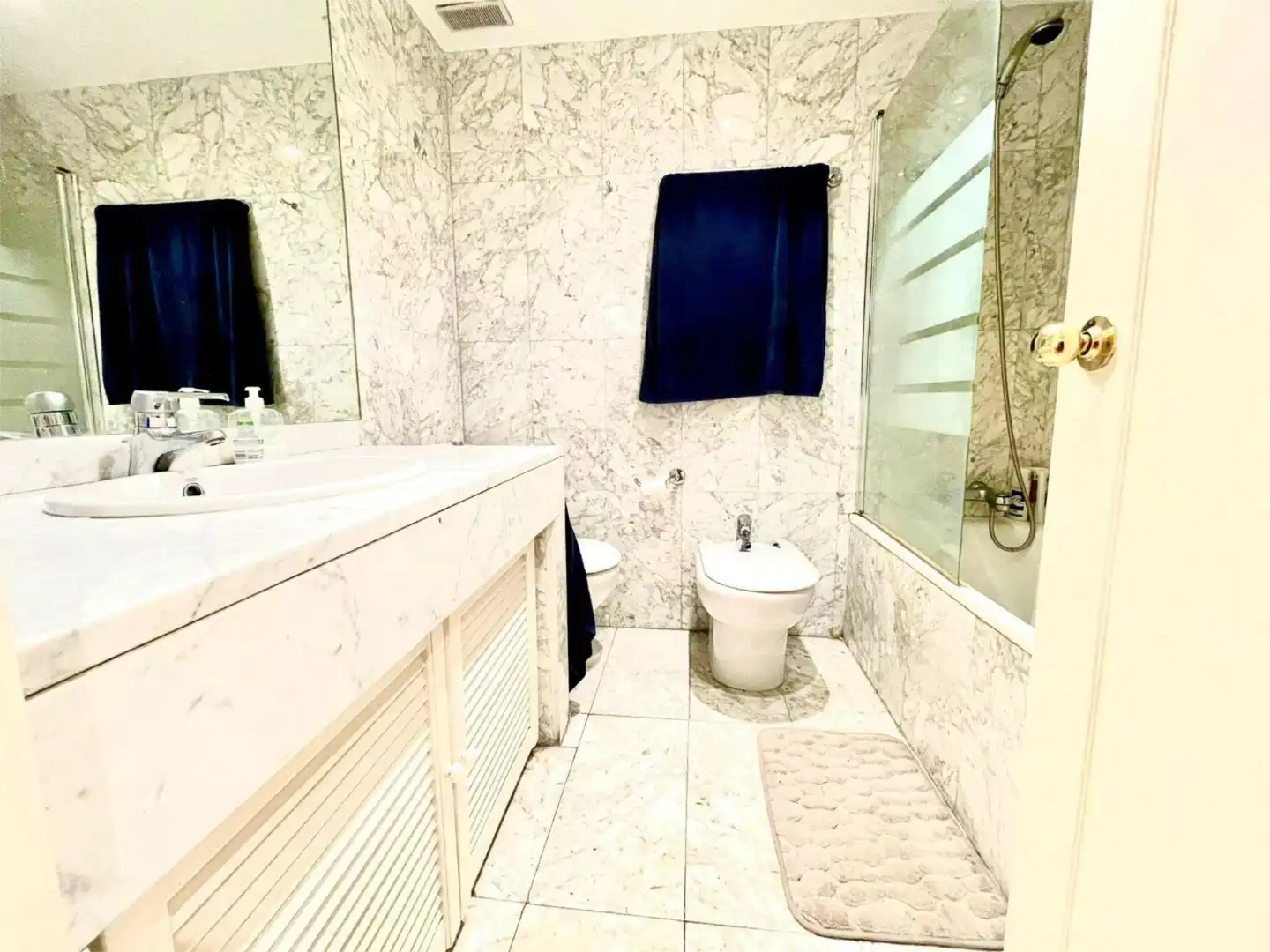 Flat for rent in Plaza Ciudad de Viena, 6, Ciudad Universitaria Bathroom of Flat for rent in Madrid with Air Conditioner, Heating and Parquet flooring