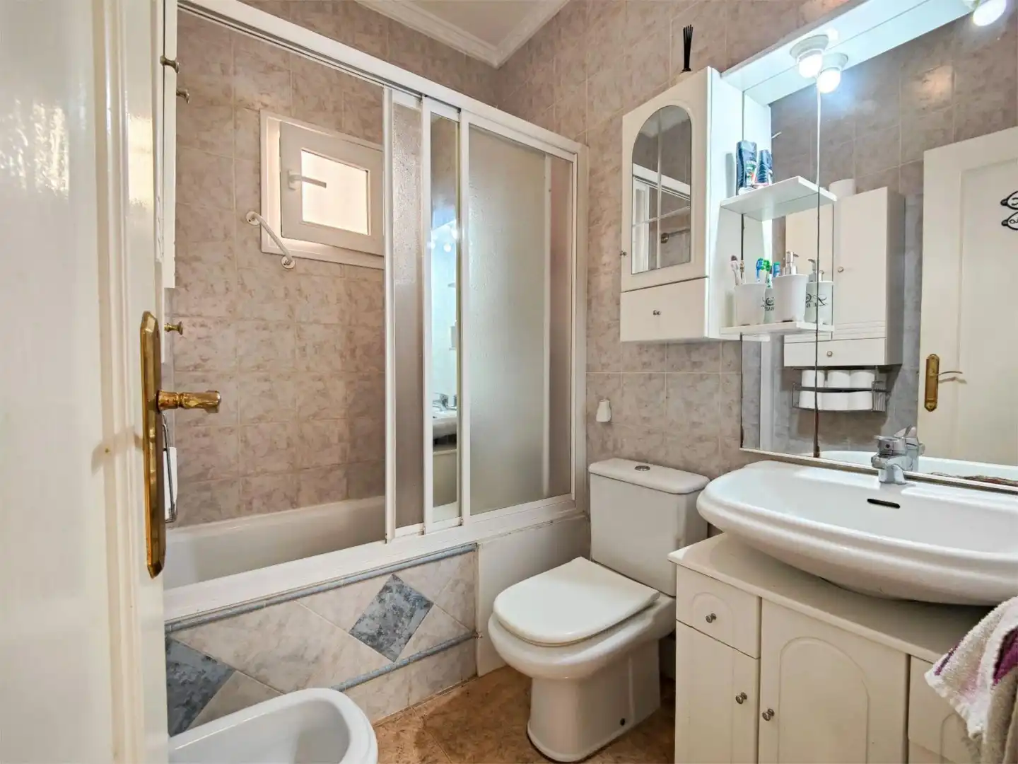 Houses for sale in Calle Manuel Espinosa Maciá, 27, Zona los Frutales Bathroom of Houses for sale in Torrevieja with Air Conditioner, Terrace and Swimming Pool