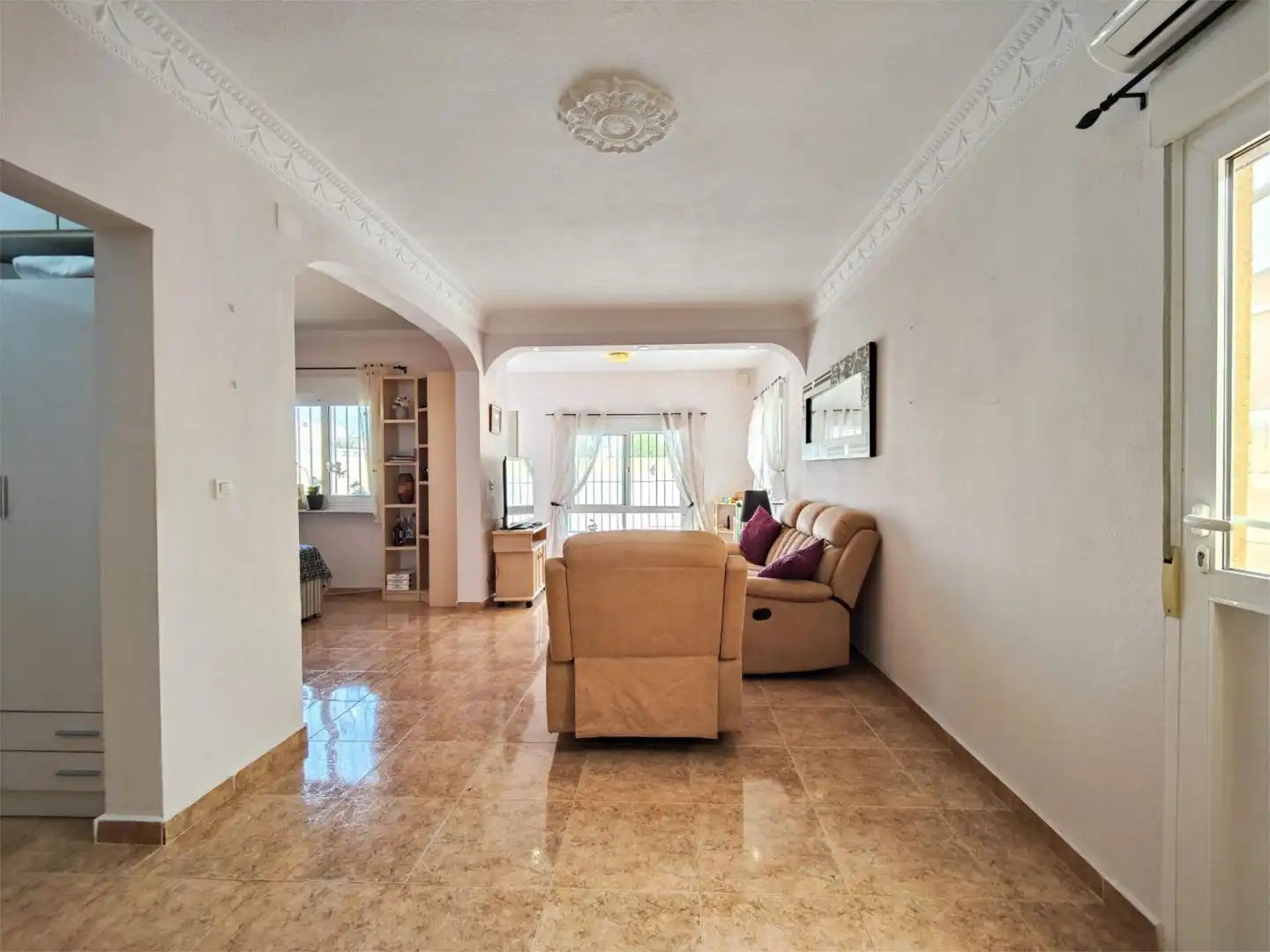 Houses for sale in Calle Manuel Espinosa Maciá, 27, Zona los Frutales Living room of Houses for sale in Torrevieja with Air Conditioner, Terrace and Swimming Pool