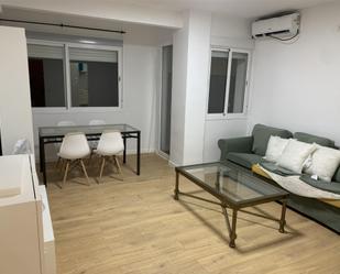 Living room of Flat to rent in  Sevilla Capital  with Air Conditioner, Heating and Parquet flooring