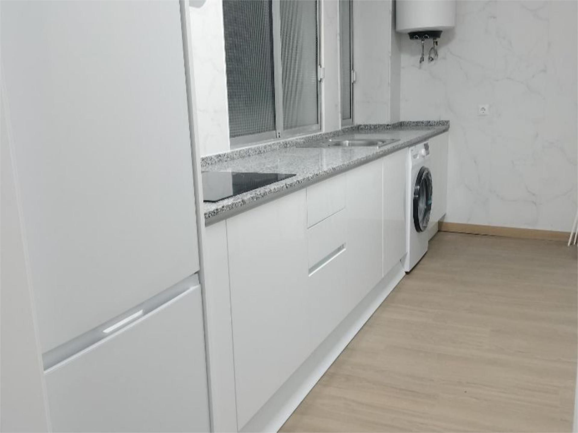 Cuina de Pis de lloguer en  Huelva Capital amb Parquet i Moblat