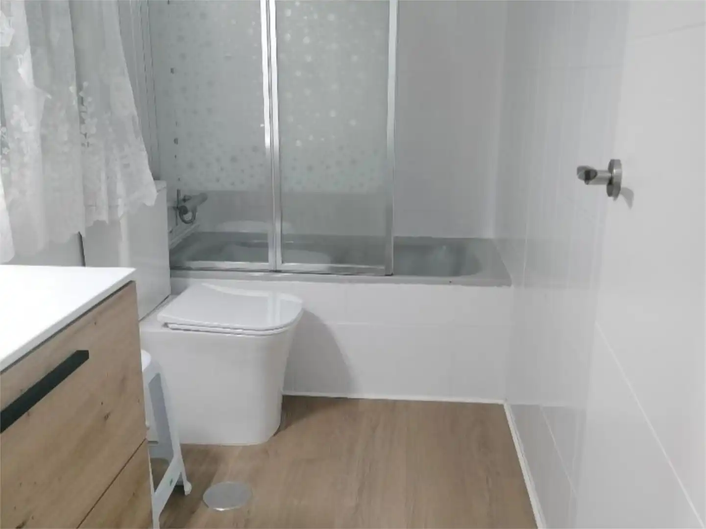 Bathroom of Flat for rent in Huelva  with Parquet flooring and Furnished