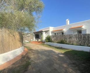 Vista exterior de Casa o xalet per a compartir en Sant Josep de sa Talaia amb Calefacció, Jardí privat i Traster