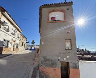 Vista exterior de Casa adosada en venda en Campo de Criptana amb Traster, Forn i Rentadora