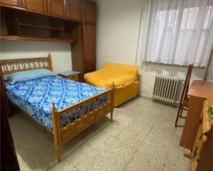 Bedroom of Flat to share in Salamanca Capital  with Heating