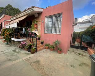 Vista exterior de Casa o xalet en venda en Fuengirola amb Aire condicionat, Terrassa i Balcó