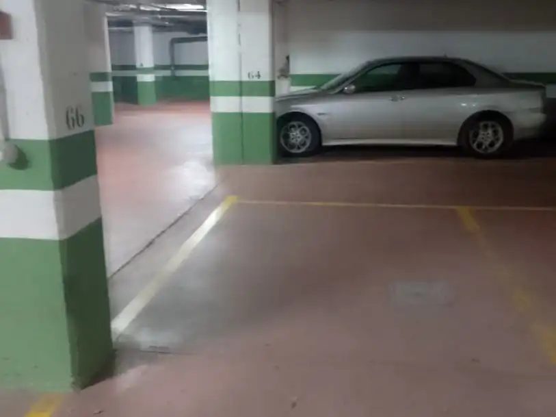 Garatge en venda a Avenida de Fernando de Casas Novoa, 37, San Lázaro - Meixonfrío Aparcament de Garatge en venda en Santiago de Compostela