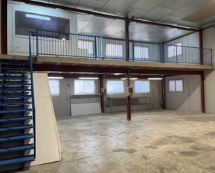 Industrial buildings to rent in Fortuna  with Air Conditioner