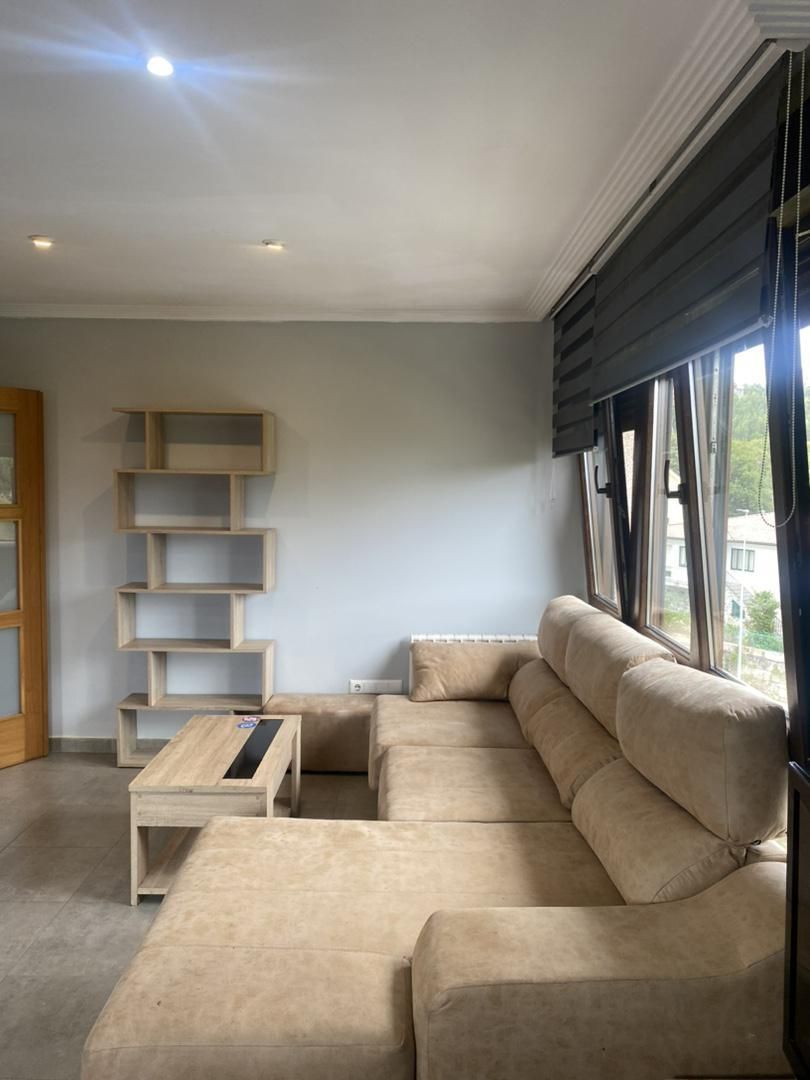 Sala d'estar de Pis en venda en Ribeira amb Calefacció, Jardí privat i Parquet