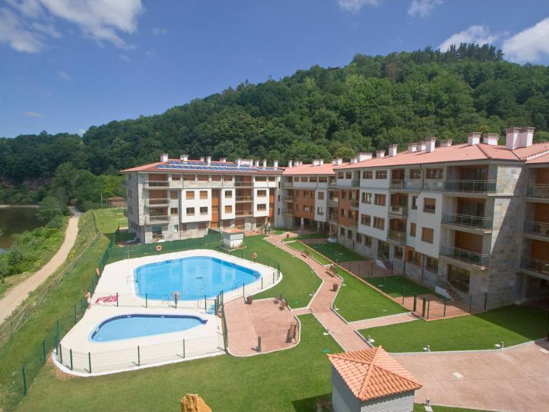 Swimming pool of Flat for sale in Cangas de Onís  with Heating, Private garden and Parquet flooring