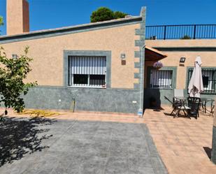 Vista exterior de Casa o xalet en venda en Alzira amb Aire condicionat, Terrassa i Piscina