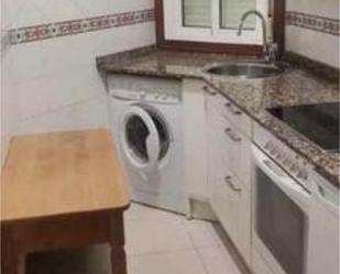 Cuina de Apartament de lloguer en Vigo  amb Calefacció, Terrassa i Traster