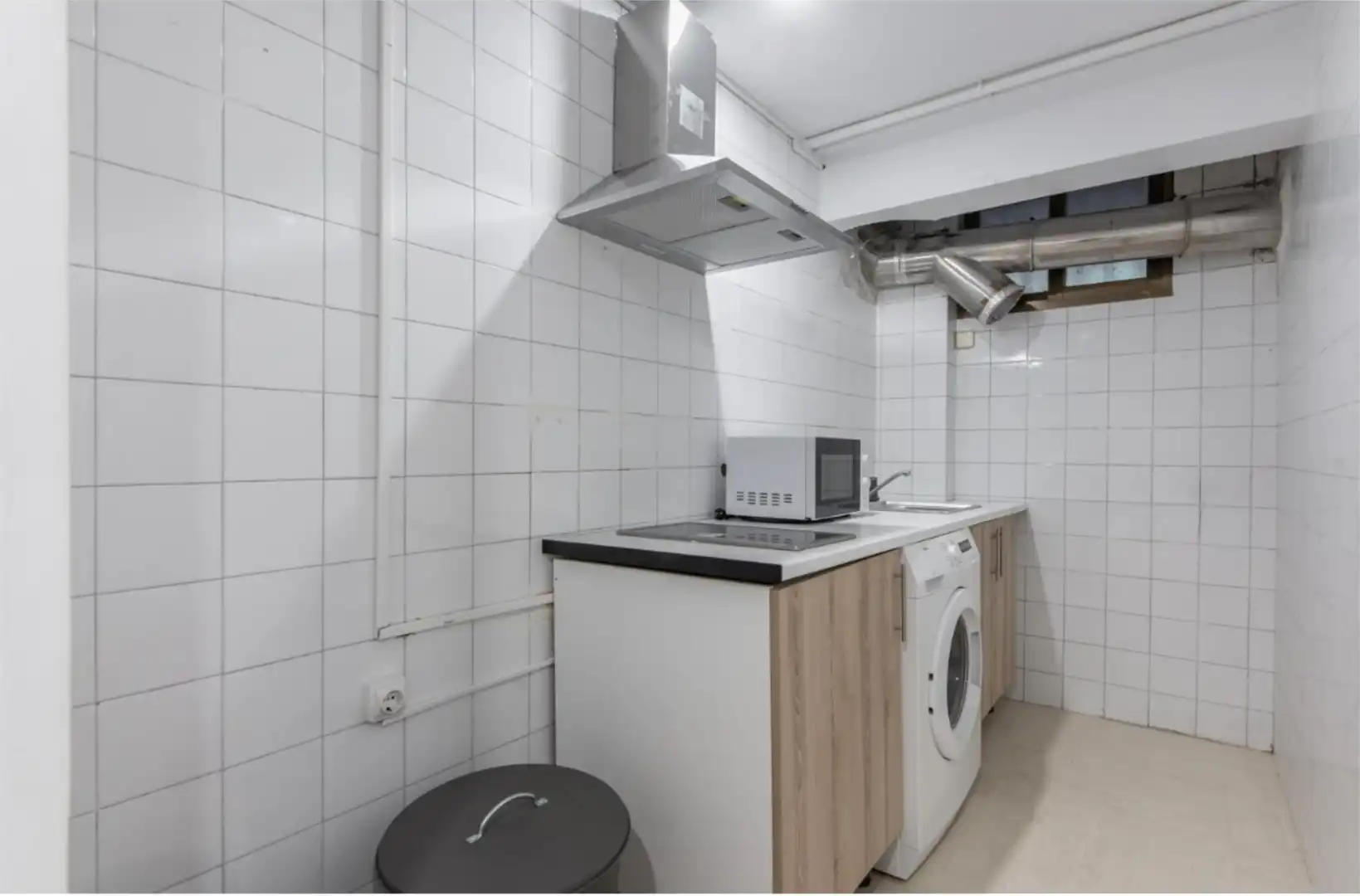 Room in Calle de Mateo Inurria, 30, Nueva España Kitchen of Flat for share in Madrid with Heating, Furnished and Washing machine