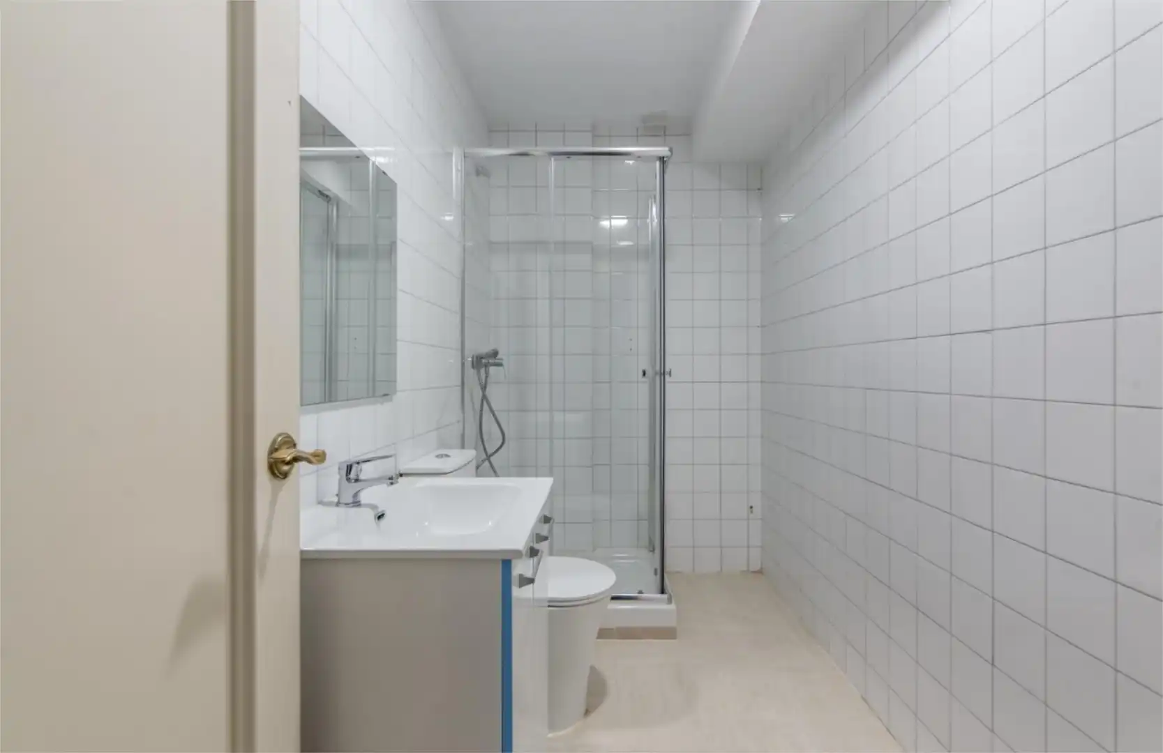 Room in Calle de Mateo Inurria, 30, Nueva España Bathroom of Flat for share in Madrid with Heating, Furnished and Washing machine