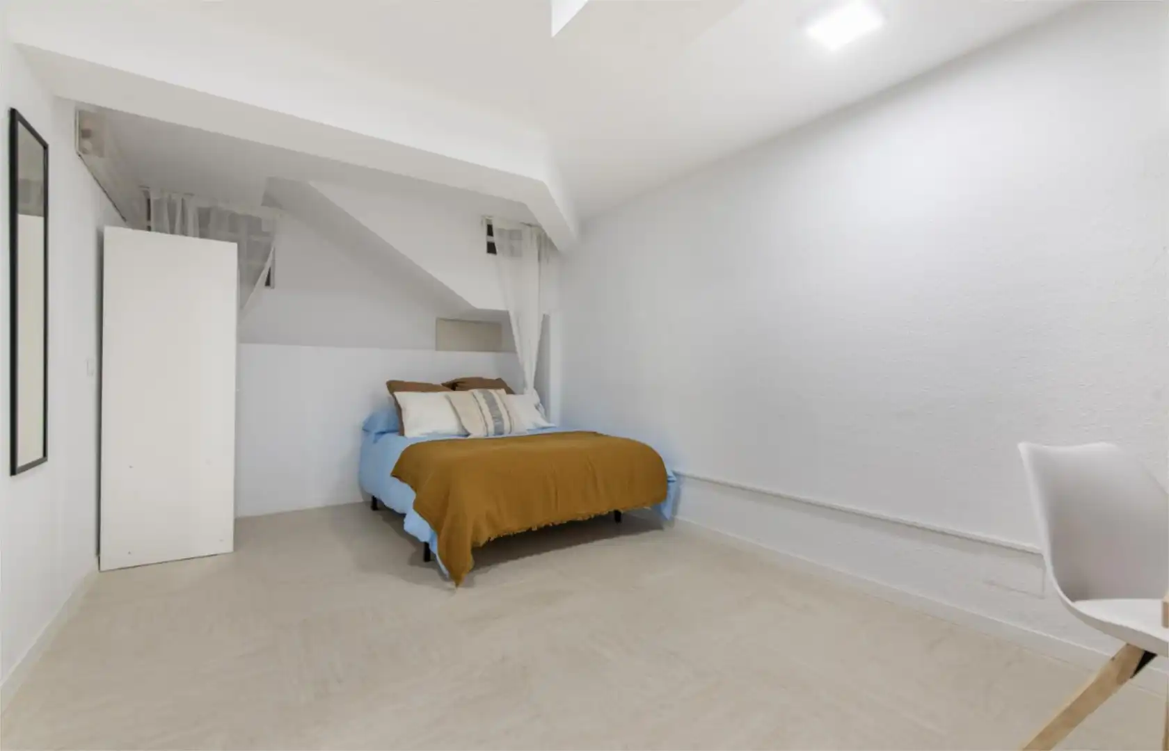 Room in Calle de Mateo Inurria, 30, Nueva España Bedroom of Flat for share in Madrid with Heating, Furnished and Washing machine