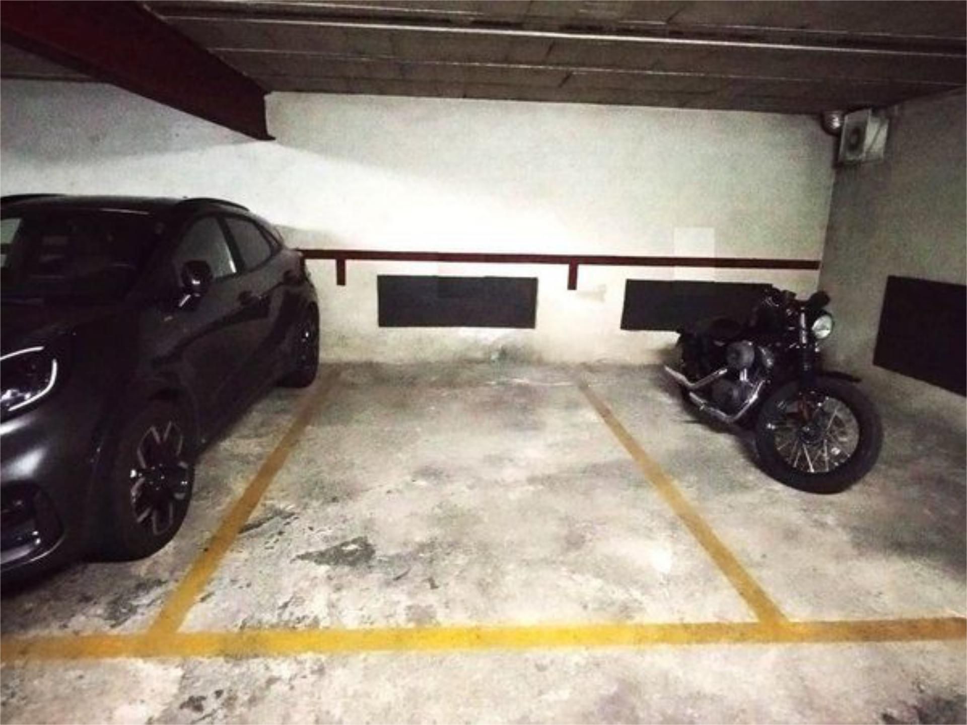 Parking of Garage to rent in León Capital 