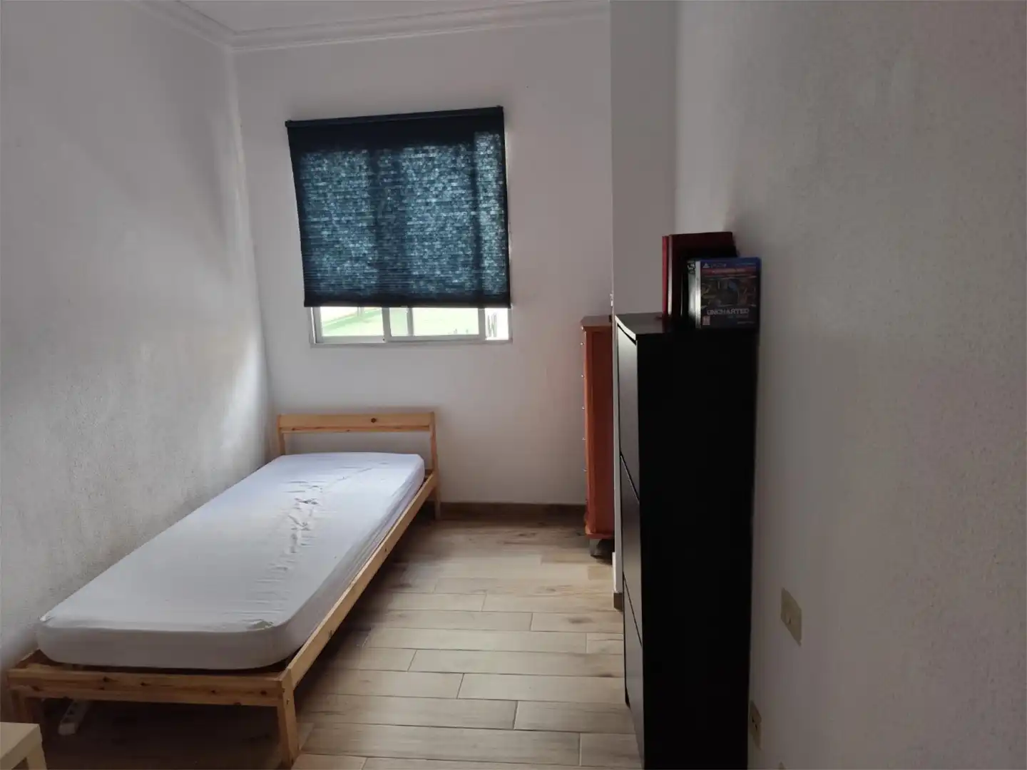 Habitació a Calle Siloé, 40, Tamaraceite Dormitori de Pis per a compartir en Las Palmas de Gran Canaria amb Moblat, Forn i Rentadora