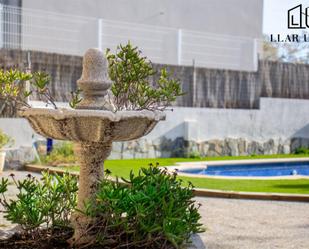 Jardí de Casa o xalet en venda en Vilanova i la Geltrú amb Aire condicionat, Terrassa i Piscina