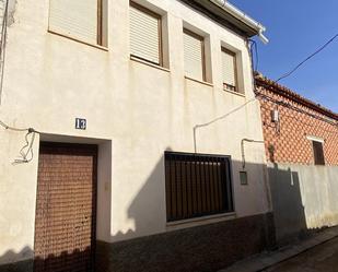 Vista exterior de Casa adosada en venda en Used amb Calefacció, Traster i Forn