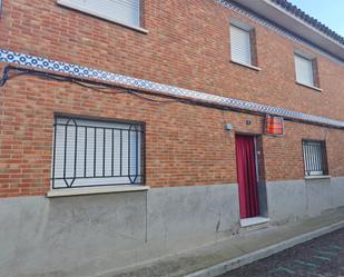 Vista exterior de Casa adosada en venda en Malpica de Tajo amb Terrassa i Balcó