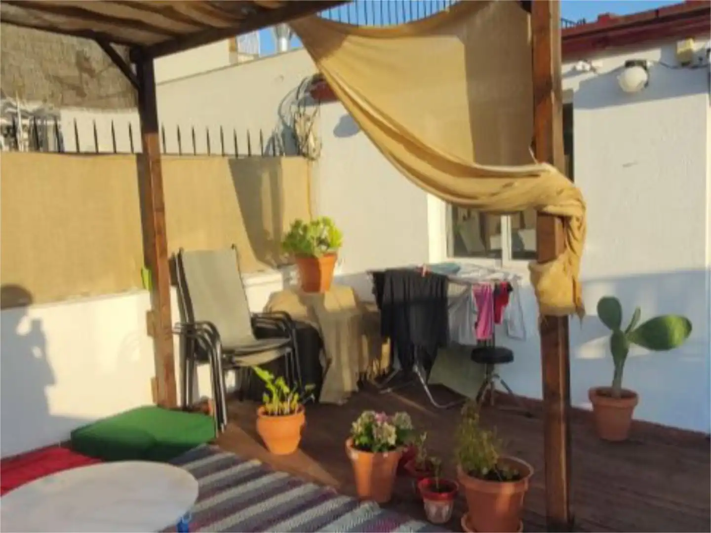 Habitació a Avinguda del Paral·lel, 77, El Poble Sec - Parc de Montjuïc Terrassa de Àtic per a compartir en Barcelona